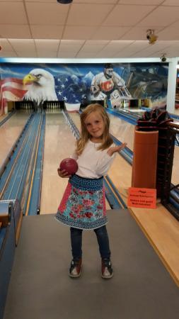 Lucky's Bowling Center